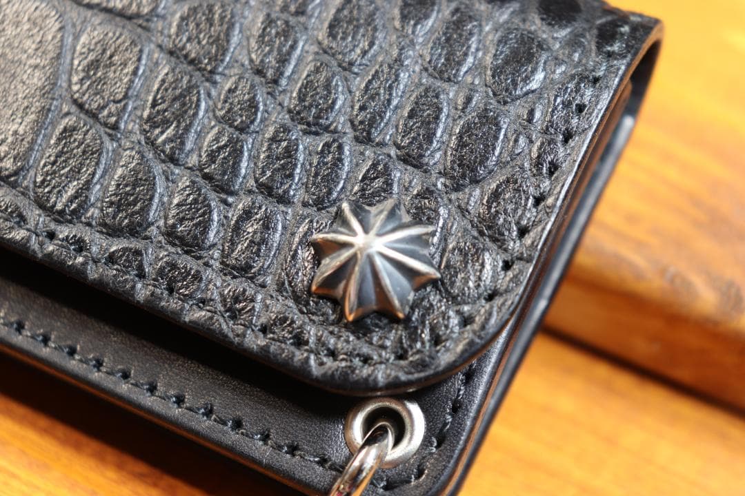 型押しクロコミニトラッカーウォレット　シルバー925アポロ コンチョ付き