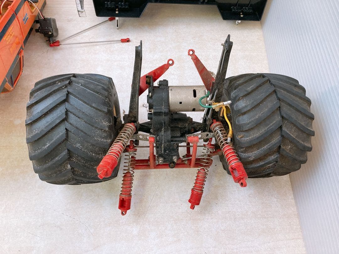 i*7様 【ジャンク】ラジコン SUPER GRIPPER ボディ タイヤ パー