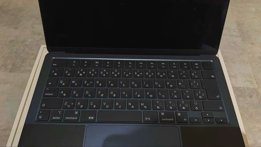 MacBook Air M2 8GB 256SSD ミッドナイト