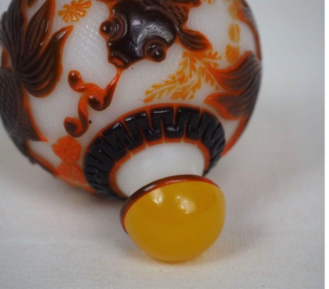 送料無料　色被せガラス　細密彫刻ガラス小瓶　中国古玩骨董　高さ5.8ｃｍ