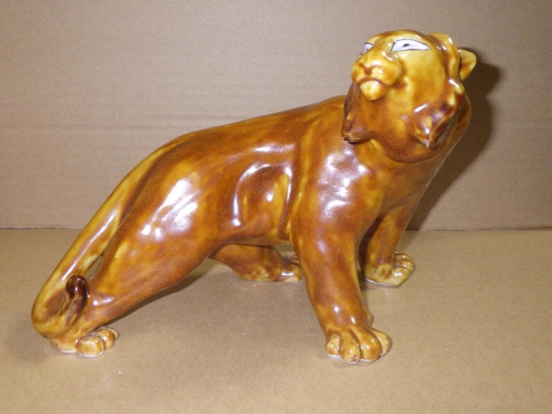 新品 浅倉五十吉 九谷焼 ふりかえる 寅 虎 トラ 共箱 陶製置物 フィギュリン