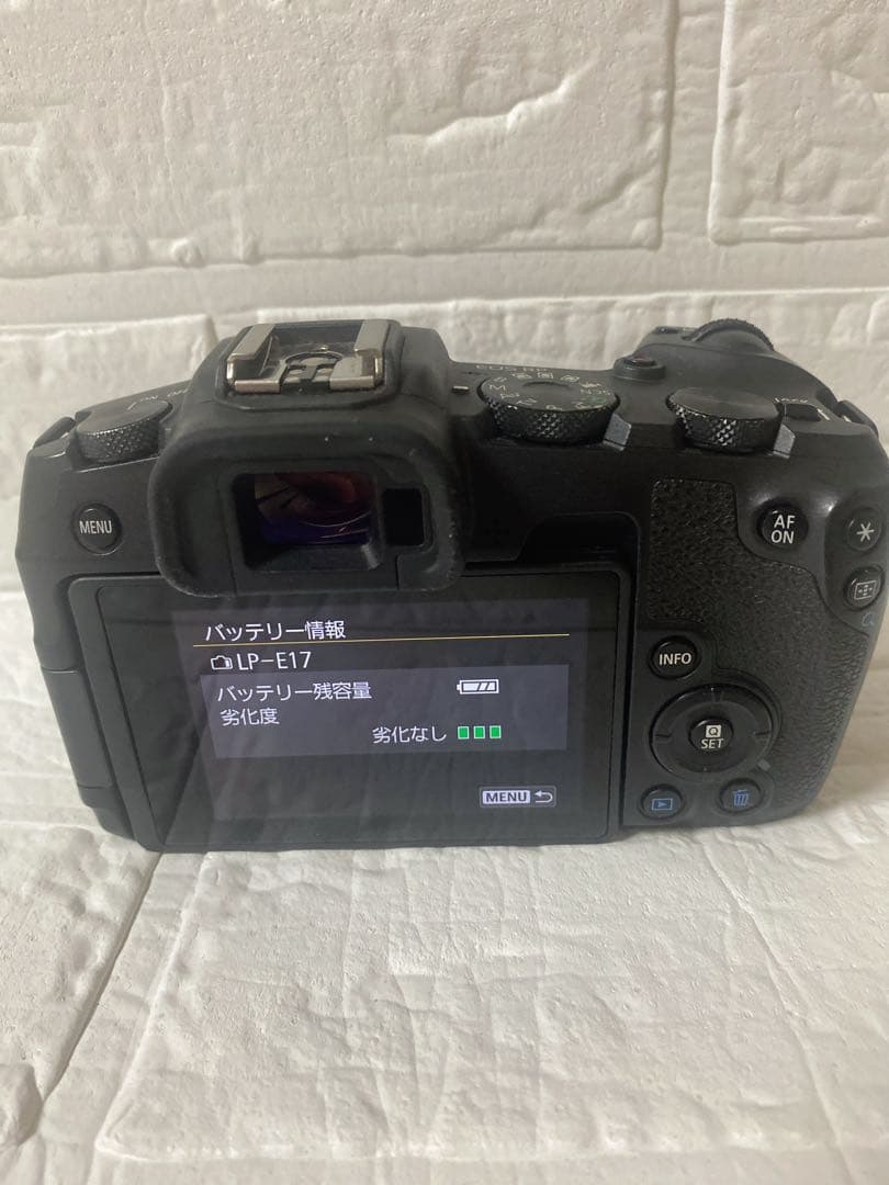 Canon EOS RP ボディ　ミラーレス一眼 バッテリー４個