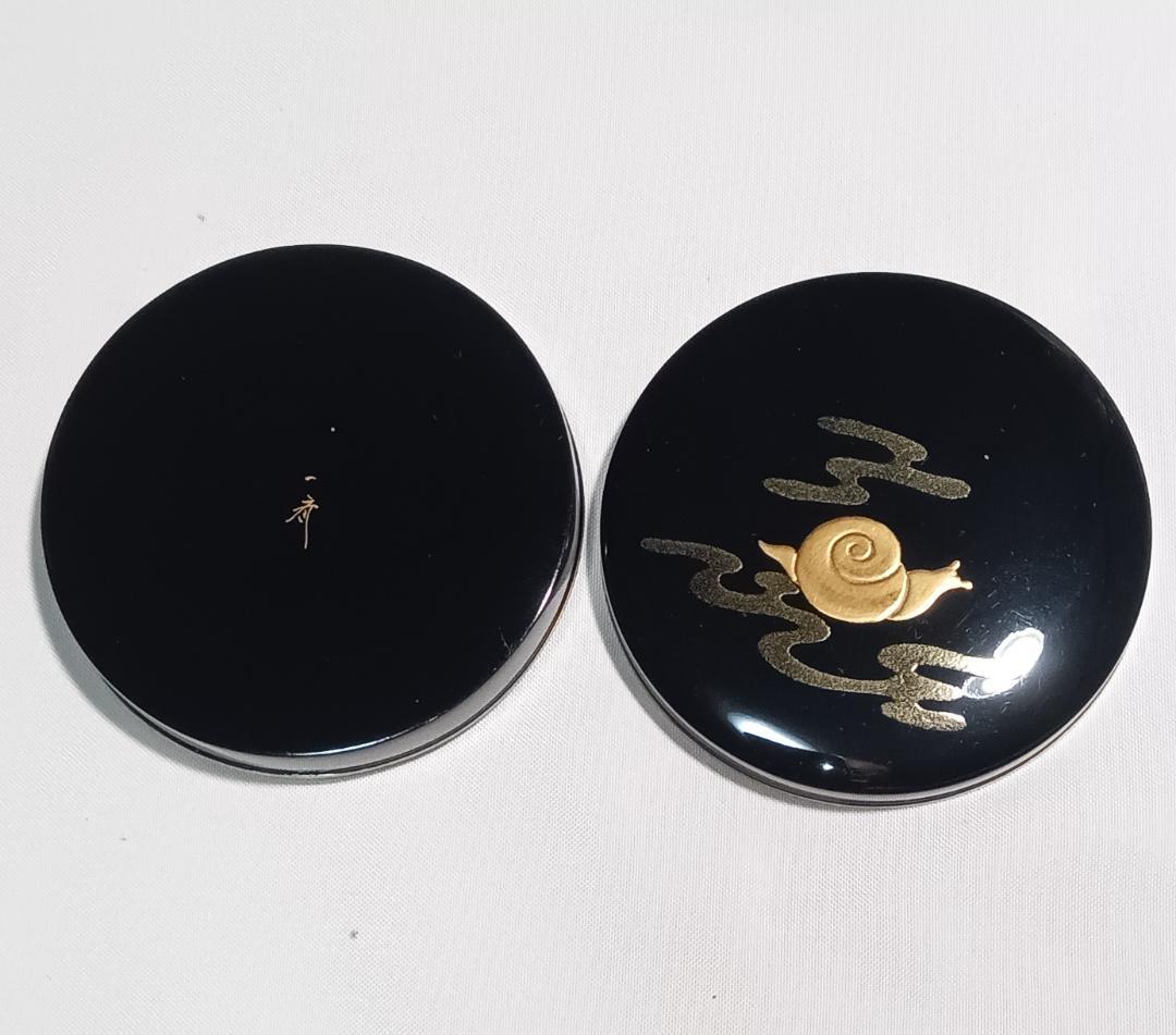 茶道具　蒔絵師　西條一斎作　黒漆塗蝸牛蒔絵錫縁香合　　尋牛斎花押入　美品！！