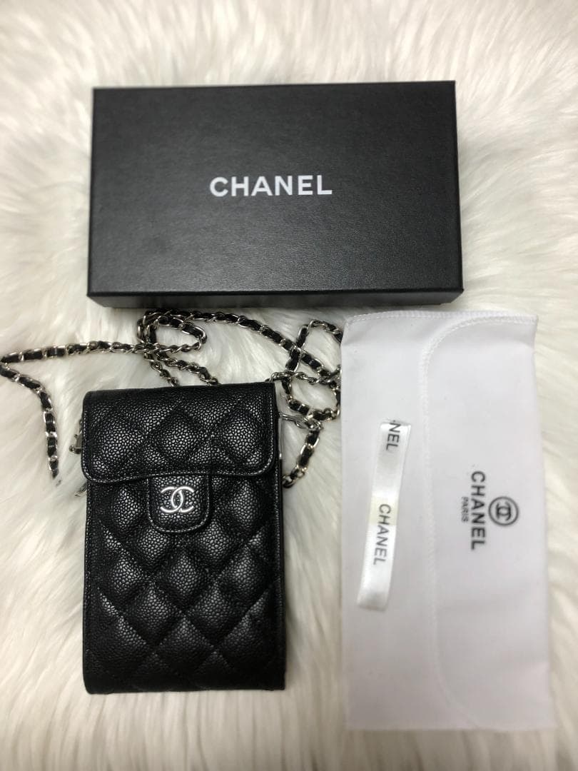 ブラック　キルティングスマホショルダーバッグ　おしゃれ　バッグ　女性