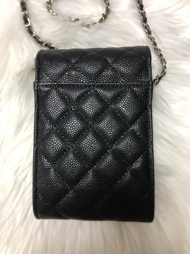 ブラック　キルティングスマホショルダーバッグ　おしゃれ　バッグ　女性