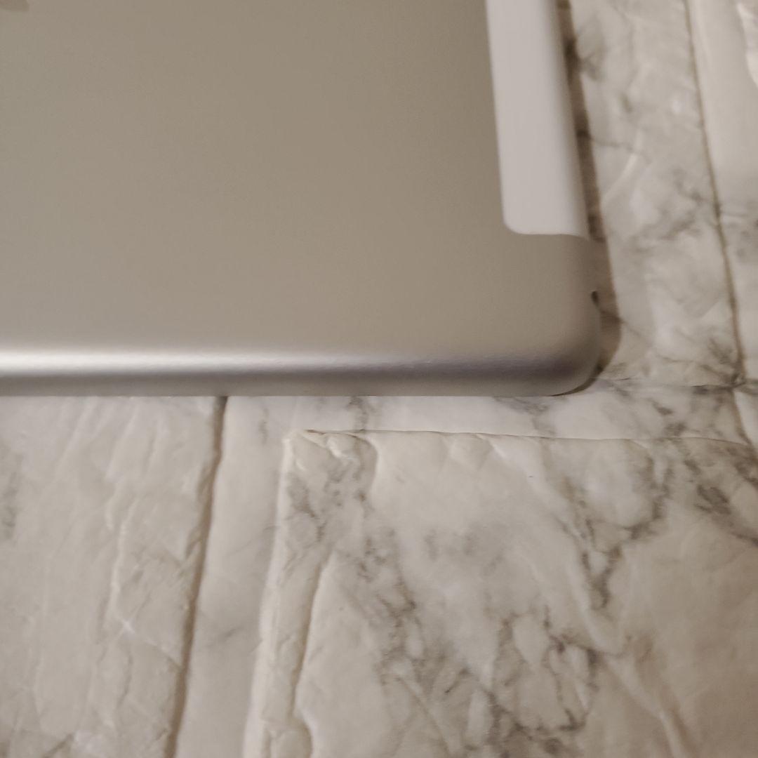 213 iPad 7世代 128GB SIMフリー シルバー