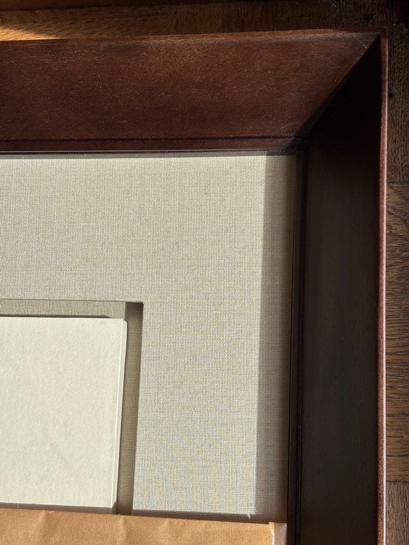 【浮かし額装】ダークブラウン 木製フレーム ガラス付き