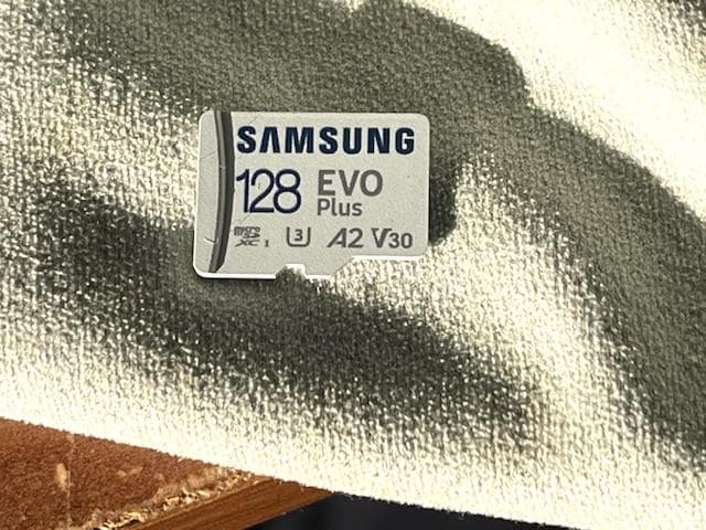 Nintendo Switch 本体とプロコンとＳＤカード付属