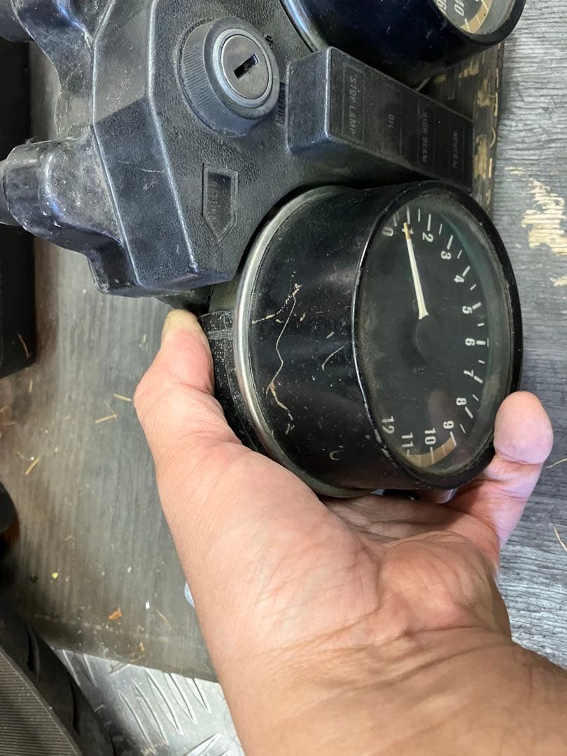 KAWASAKI カワサキ Z650 メーターだと思います。