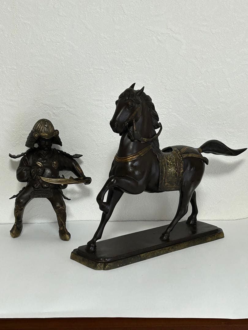 銅製　騎馬武者像