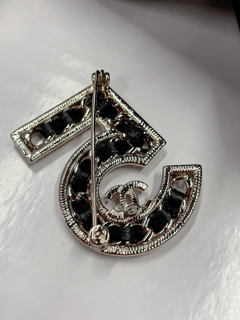 シャネル No.5 ブローチ