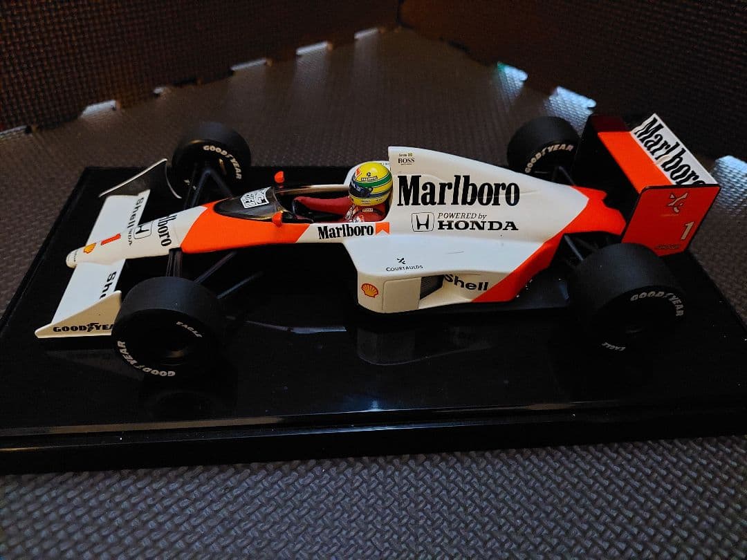 1/18 マクラーレン・ホンダ MP4/5 A.セナ 1989 マルボロ仕様