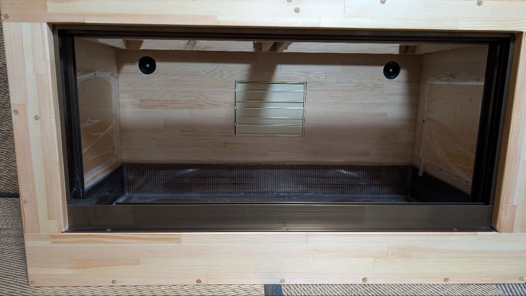 アルミサッシ仕様。赤松集成材１８ミリ900×500×500蜜蝋オイル仕上げ