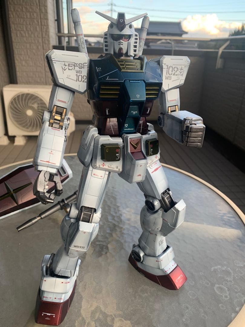 1/48スケール メガサイズガンダム と組立体験版他有り。