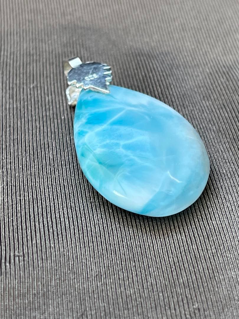 天然石ラリマー☆高品質！しずく型ペンダントトップ①☆リーフ型バチカンがステキ！