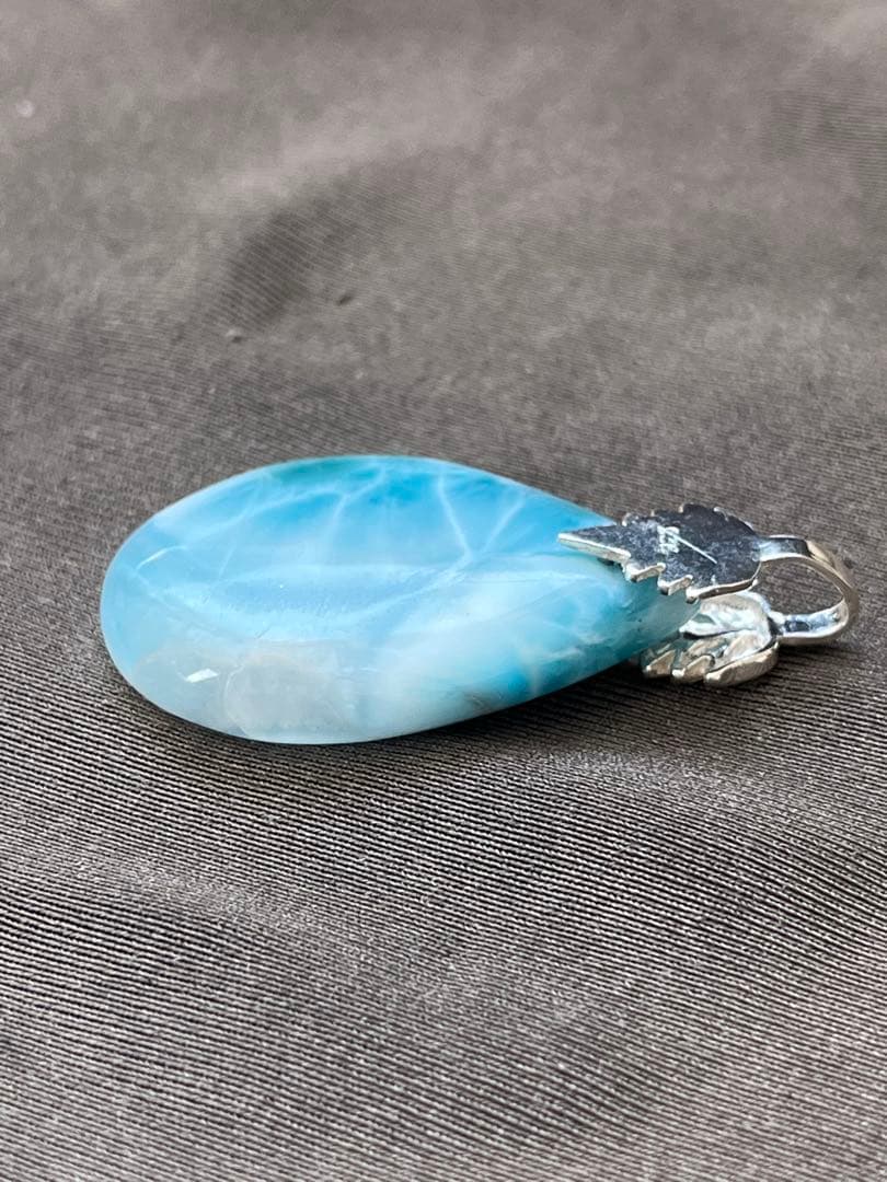 天然石ラリマー☆高品質！しずく型ペンダントトップ①☆リーフ型バチカンがステキ！