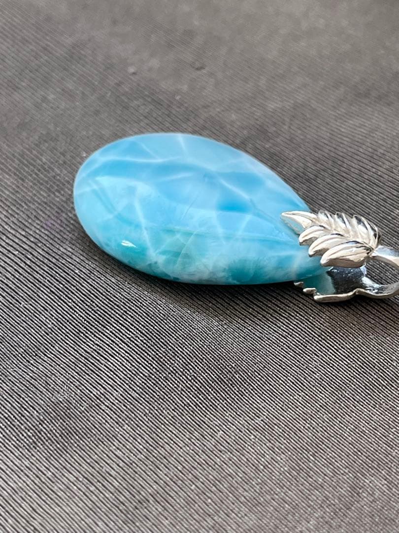 天然石ラリマー☆高品質！しずく型ペンダントトップ①☆リーフ型バチカンがステキ！