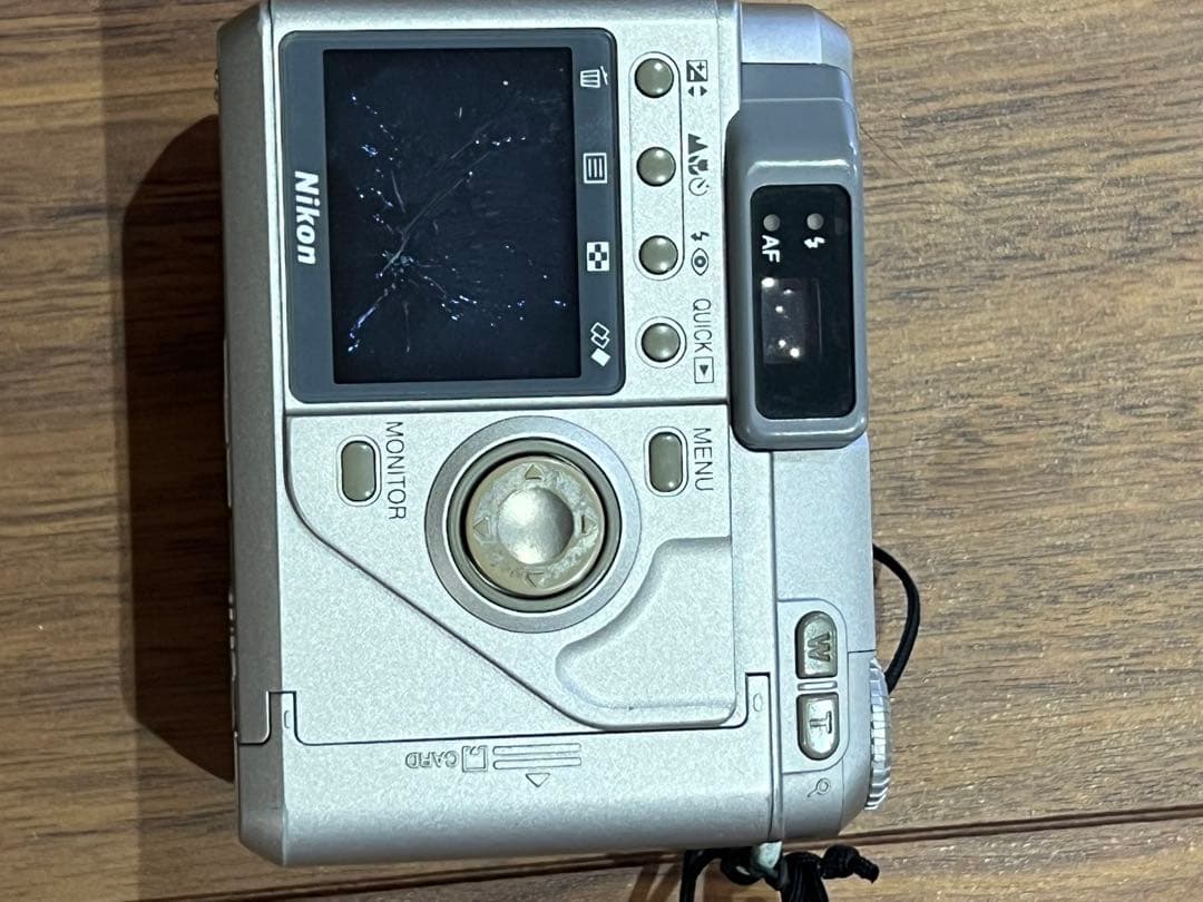 Nikon Coolpix シルバー コンパクトデジタルカメラ