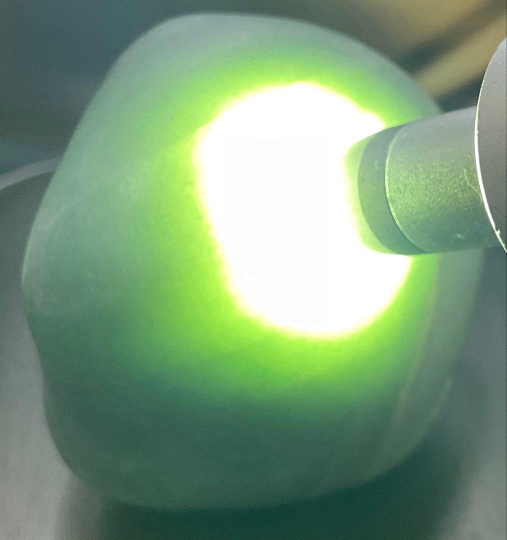 ［緑色　ガラス質］　上質糸魚川翡翠海石200g ヒスイ　ひすい