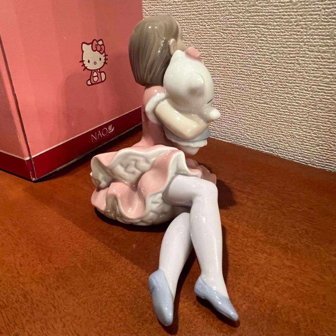 新品　未使用　ハローキティ　リヤドロ　NAO 陶器　人形　サンリオ　コラボ　置物