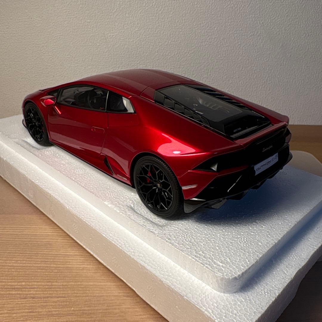 オートアート　ランボルギーニ　ウラカン　EVO 1/18 ミニカー　レッド