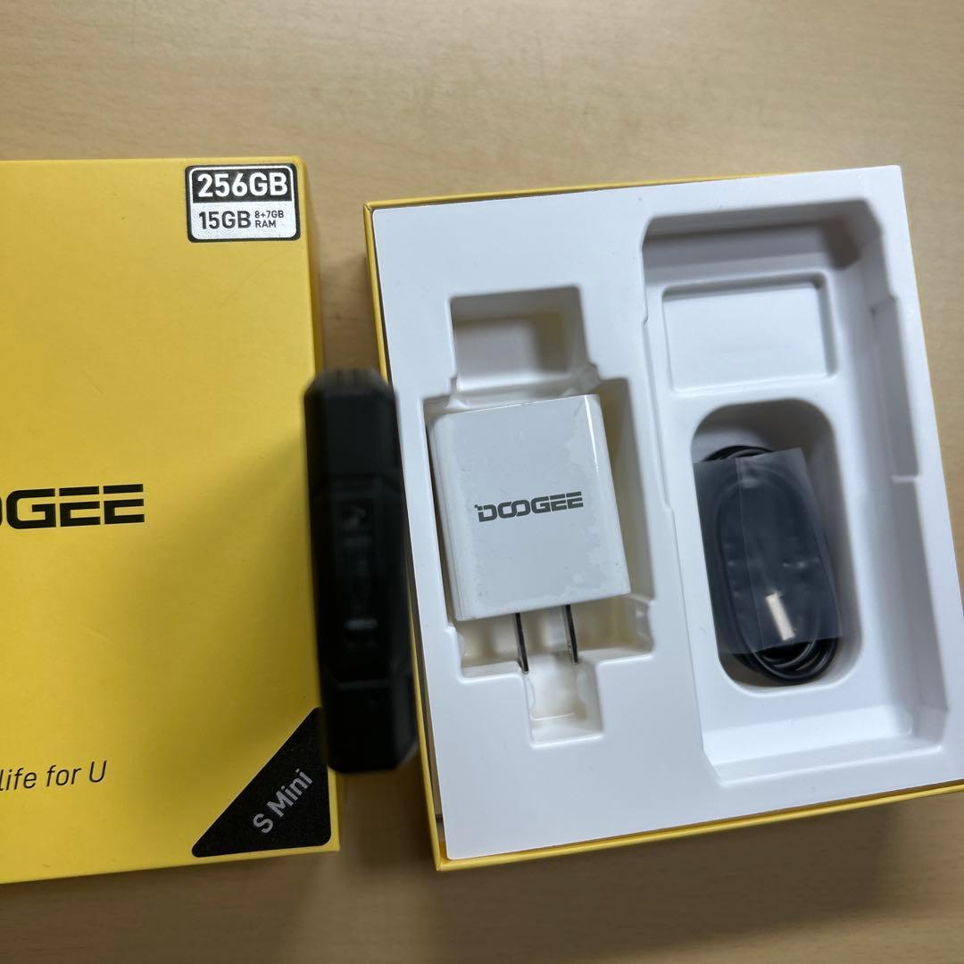 Doogee Smini 256GB SIMフリー 画面割れあり