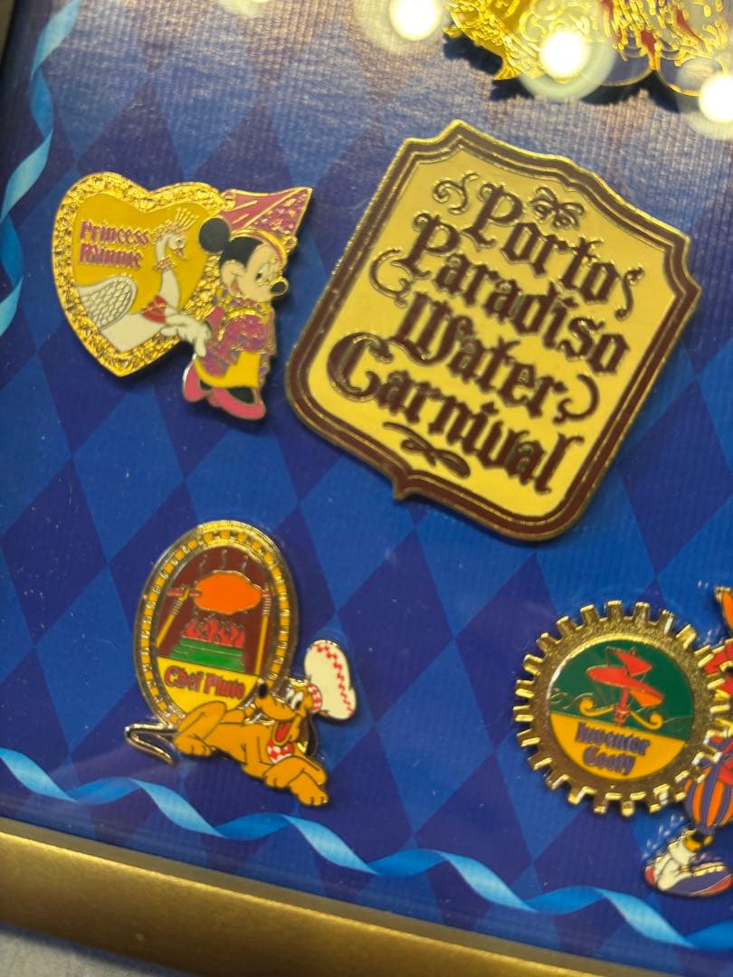 ディズニー　ピンバッジ　額装