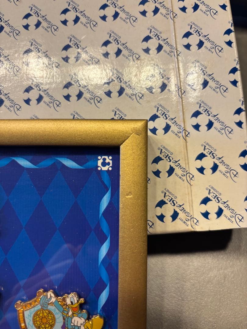 ディズニー　ピンバッジ　額装