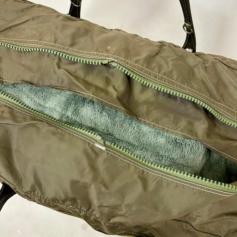 く*け様 【希少】フランス軍 AERAZUR パラシュートバッグ 65L 樹脂製