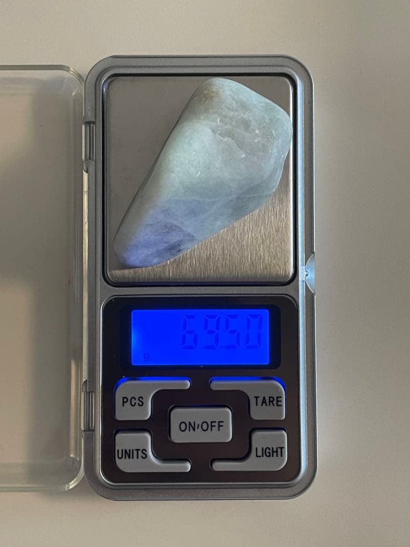 糸魚川翡翠 ヒスイ 69g 薄い緑×黒×白