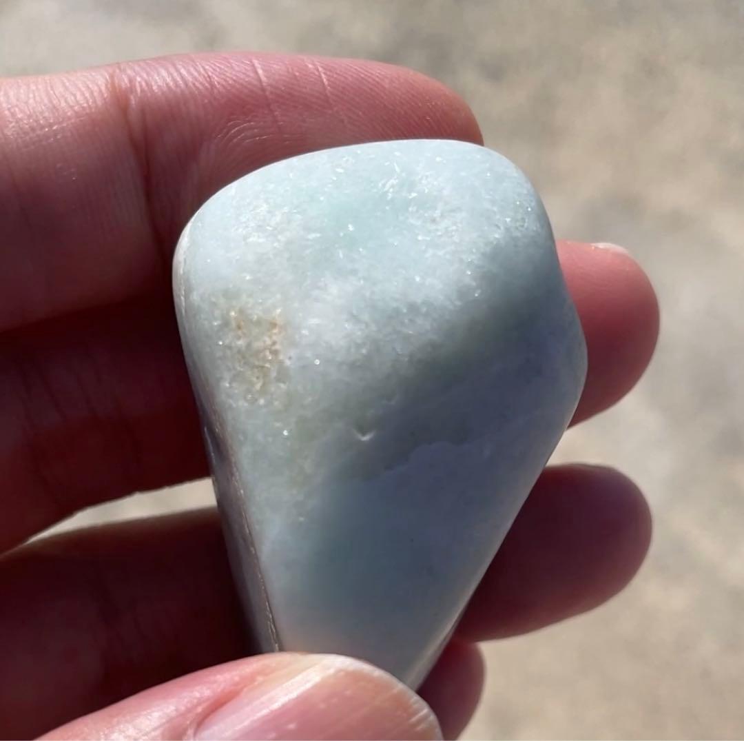 糸魚川翡翠 ヒスイ 69g 薄い緑×黒×白