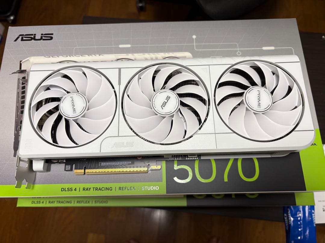 グラフィックボード・グラボ・ビデオカード ASUS GeForce RTX 5070 OC 12GB