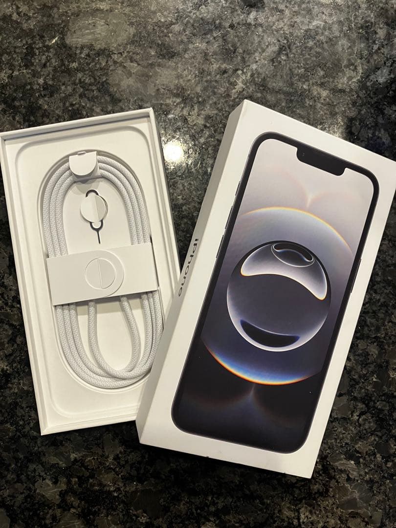 ま*ん様 【12/3まで値下げ】Apple iPhone 16eブラック 本体