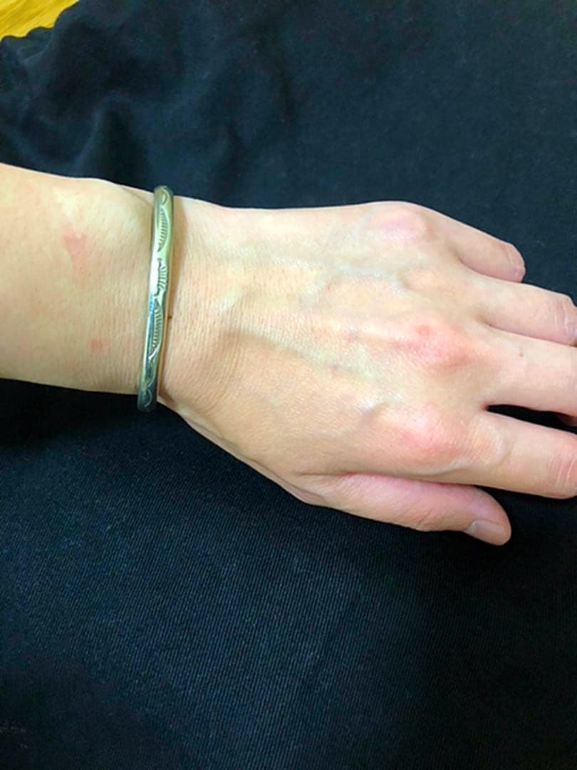 ナバホ族（NAVAJO)/ インディアンジュエリー/シルバーバングル