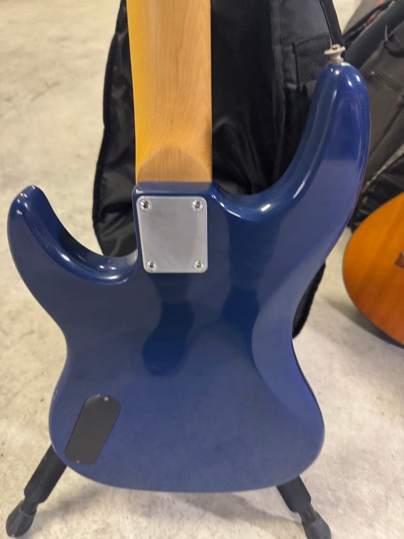 Mad Axe 4弦エレキベース 青