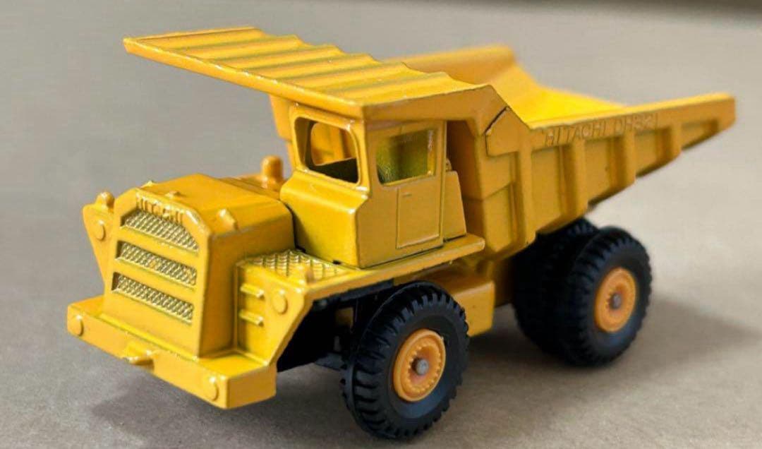 トミカ 日立 DH321 ダンプカー 山吹色