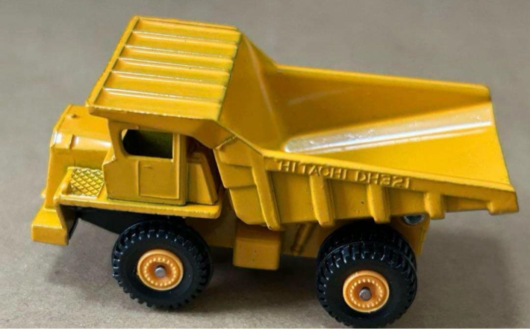 トミカ 日立 DH321 ダンプカー 山吹色
