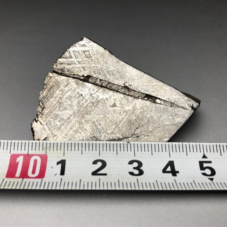 隕石 鉄隕石　アルタイ隕石　原皮付き　原石　重さ約105ｇ