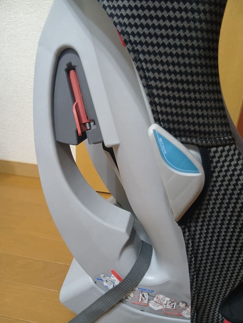 コンビ 　チャイルドジュニアシート　 ママロン　エッグショック CF