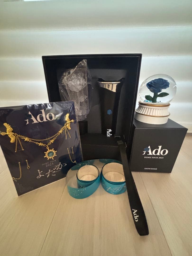 AdoよだかVIP特典スノードーム+ブローチ【新品・未使用】+ペンライト+おまけ