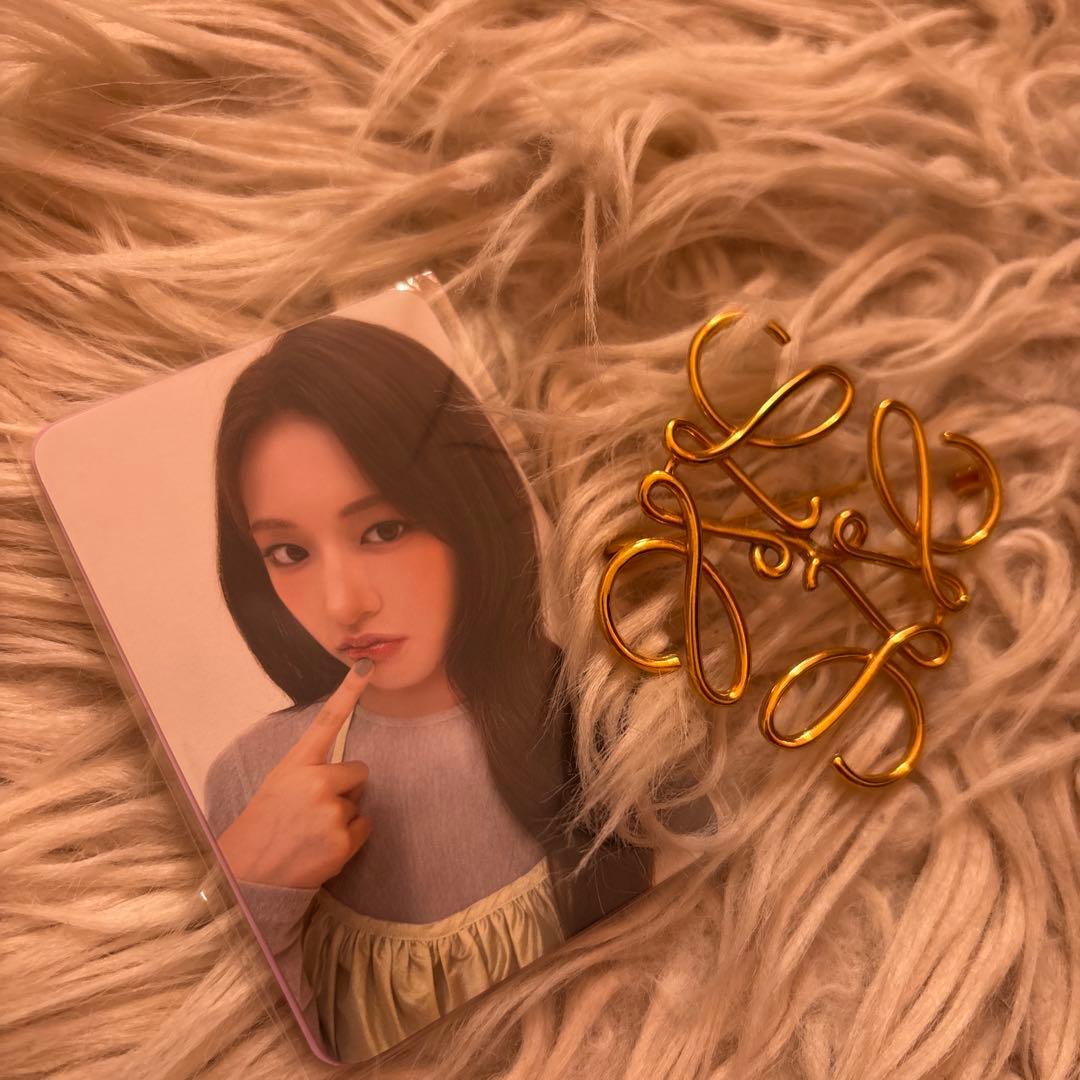 LOEWE ブローチ・コサージュ