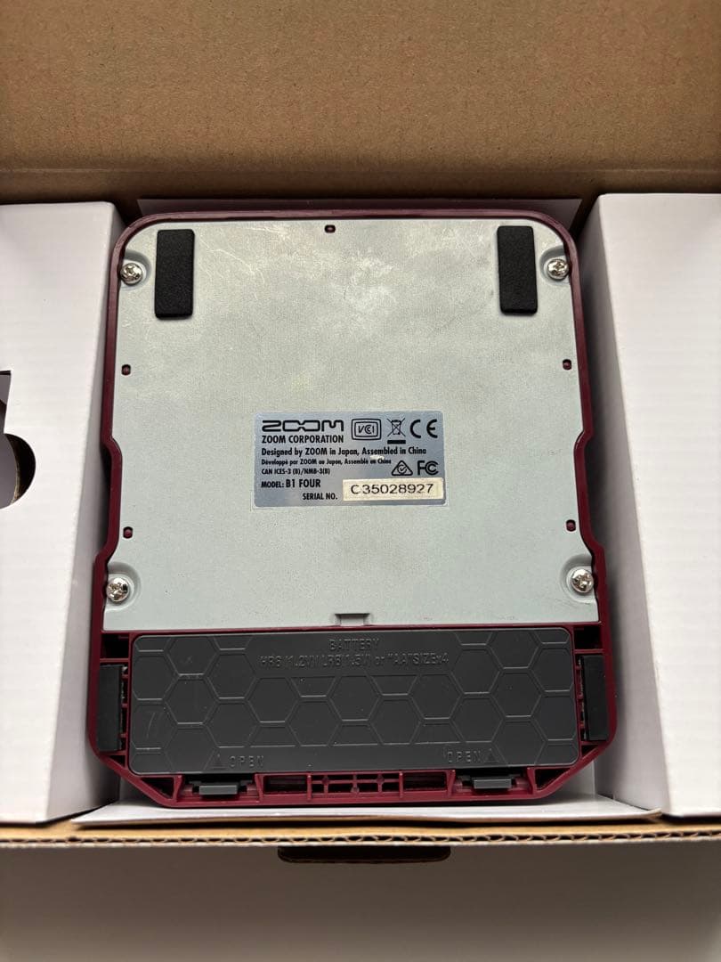 ZOOM B1 FOUR ベースマルチエフェクター アダプター付き‼️