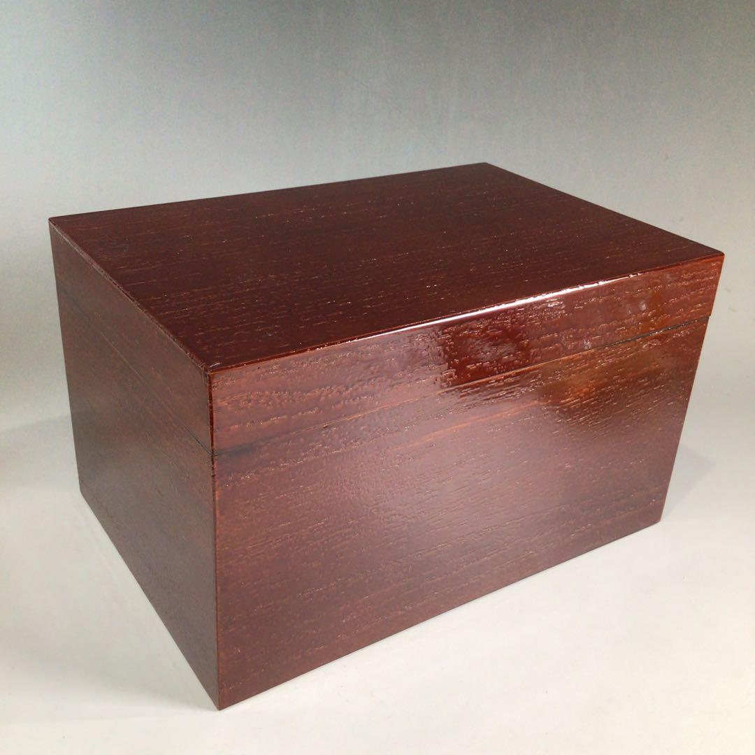 Ｐ２３２　茶箱　『桐木地』『溜塗』『茶碗　棗　茶筅　振出　茶巾筒』　紙箱　茶道具