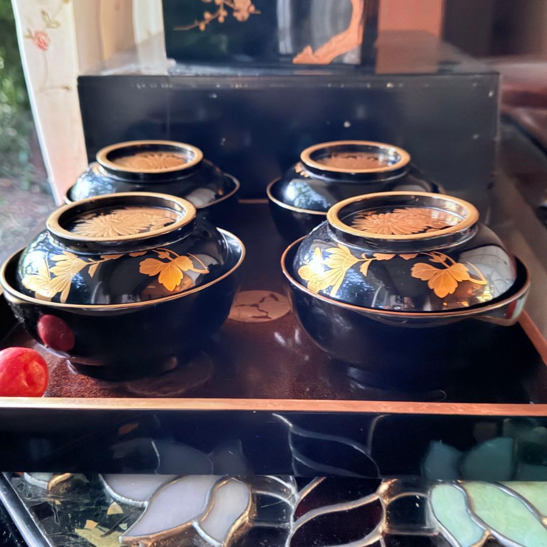 2215様感謝‼️めでたい吉兆JAPAN 特産　輪島塗天然木『菊&蝶』金縁黒椀2客