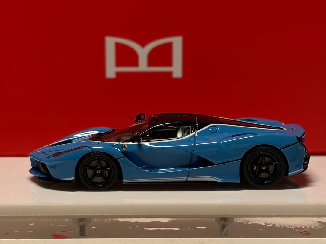 DMH 1/64 ラフェラーリ ブルー×ホワイトストライプ