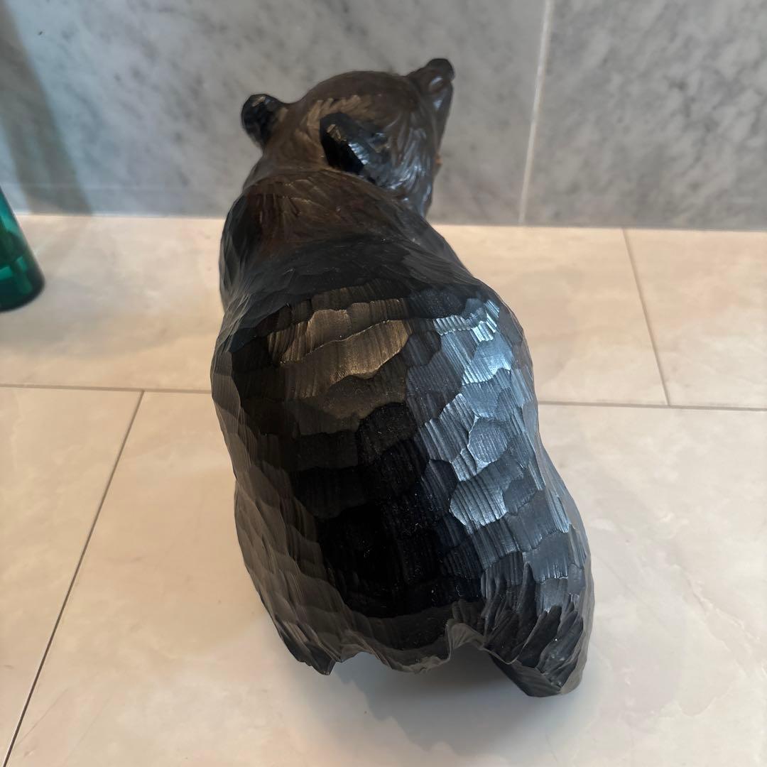 アイヌ名門堀井一族が手掛けたガラスの瞳で彫りや塗りが一級品のクマ