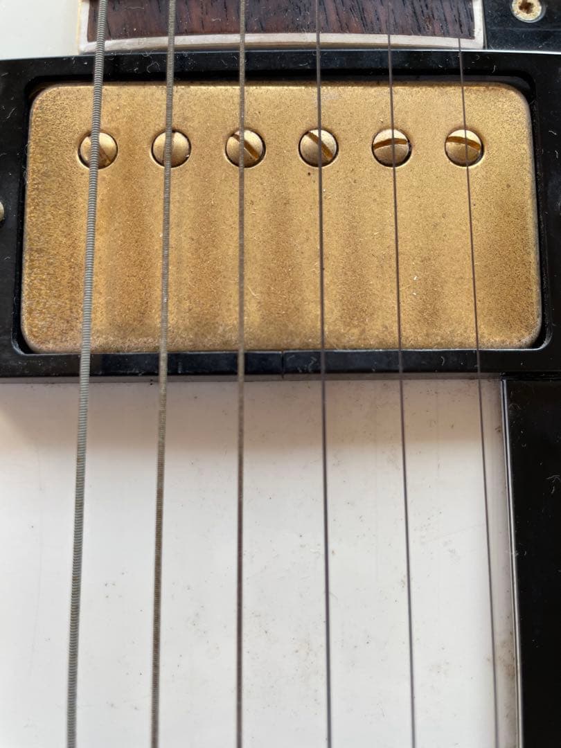 Burny エレキギター　ホワイト