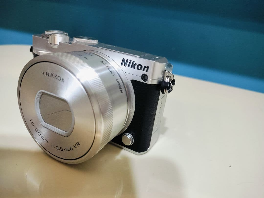 Nikon ミラーレス一眼 Nikon1 J5 ダブルレンズ 新品バッテリー付き