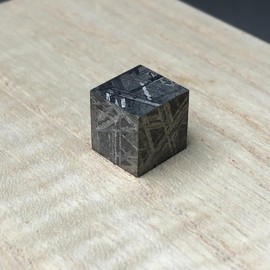 ハ*ル様 アルタイ隕石　 鉄隕石　ギベオン　原石　メテオライト 球体と立方体のセ