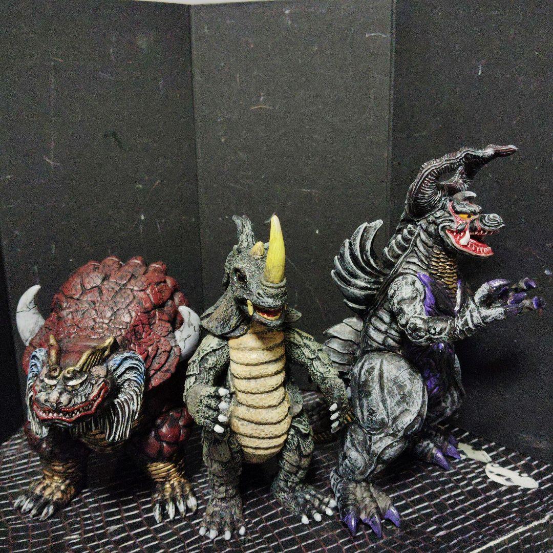 上野淳子ウルトラ怪獣旧型ソフビ確認画像